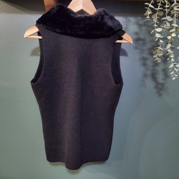 Gap | Sleeveless Faux Fur Collared Sweater-Vest - Picture 3 of 3